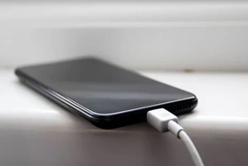 Pin điện thoại sạc siêu nhanh, đạt 90% dung lượng trong 10 phút