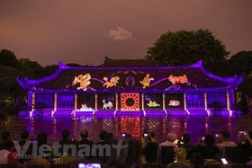 ‘Tinh hoa Đạo học’ của người Việt trong Tour Đêm Văn Miếu-Quốc Tử Giám