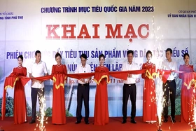 Khai mạc Phiên chợ thúc đẩy tiêu thụ sản phẩm vùng dân tộc thiểu số và miền núi huyện Yên Lập năm 2023