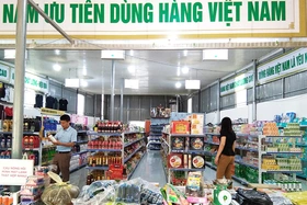 Hơn 4.400 tỷ đồng bán lẻ hàng hóa và doanh thu dịch vụ tiêu dùng