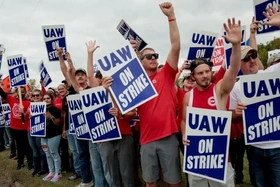 Thỏa thuận của UAW bắt đầu tác động đến các nhà sản xuất ôtô tại Mỹ