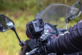 Cần xem xét lợi và hại nếu lắp camera hành trình cho xe máy