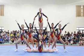 Nhiều phần thi hấp dẫn ở môn thi Aerobic- Hội khoẻ Phù Đổng.