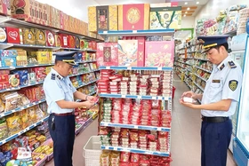 Đẩy mạnh đấu tranh chống buôn lậu, gian lận thương mại và hàng giả