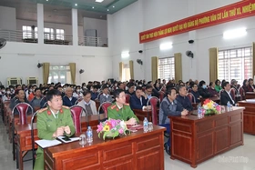 Tuyên truyền , ký cam kết chấp hành các quy định của  pháp luật về quản lý, sử dụng vũ khí, vật liệu nổ