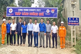 Dệt mùa Xuân quê hương