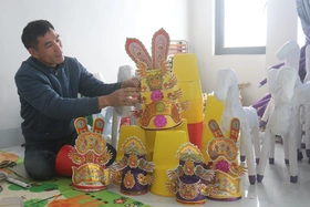 Về làng đồ thờ dịp cuối năm