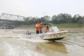 Phú Thọ phối hợp với Cục CSGT tăng cường kiểm tra vi phạm trên sông Hồng