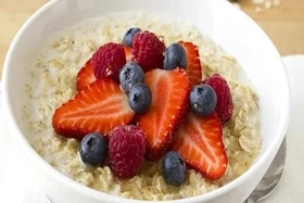 8 thực phẩm nên ăn và 8 thực phẩm nên tránh khi bụng đói