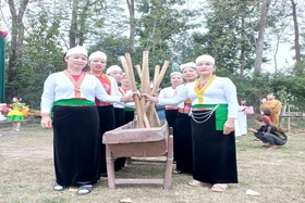 Tân Sơn: Người cao tuổi gìn giữ bản sắc văn hóa dân tộc