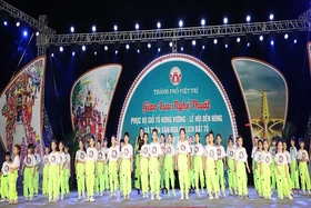 Giao lưu dân vũ, khiêu vũ phục vụ Lễ hội Đền Hùng