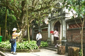 Kỳ 3: Những tuyên truyền viên “tay ngang” ở Đền Hùng