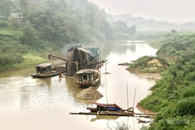 Chấn chỉnh hoạt động khai thác cát trên sông Bứa