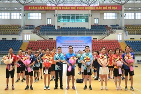 Giao lưu bóng chuyền hơi kỷ niệm 78 năm ngày truyền thống cơ quan công tác dân tộc