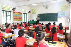 Trao quyền chọn sách giáo khoa cho nhà trường: Phát huy cao hơn vai trò của giáo viên