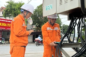 Điện lực Thanh Sơn nỗ lực đảm bảo an toàn lưới điện mùa mưa bão