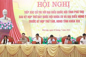 Tiếp xúc cử tri tại huyện Yên Lập