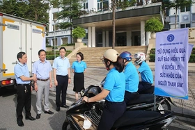 Tuyên truyền lưu động kỷ niệm 15 năm ngày Bảo hiểm Y tế Việt Nam