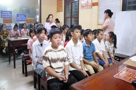 Công dân “nhí” tỉnh Phú Thọ háo hức đi làm thủ tục cấp căn cước