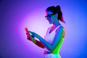 Cách bảo vệ làn da khỏi ánh sáng xanh