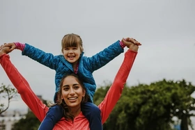 Thụy Điển là quốc gia đầu tiên cho phép ông bà được nghỉ làm để trông cháu