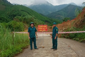 Khẩn trương khắc phục sạt lở đất trên địa bàn huyện Yên Lập