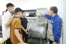 Gắn kết giáo dục nghề nghiệp với phát triển nguồn nhân lực