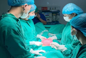 Phẫu thuật thành công cho bệnh nhân có khối u xơ tử cung nặng 3,4kg