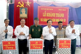 Những căn nhà ấm tình đồng chí