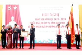 Sở GDĐT Phú Thọ đón nhận Huân chương Độc lập hạng Ba