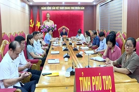 Hội nghị báo cáo viên Trung ương tháng 8
