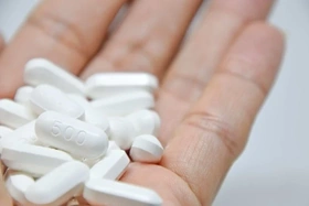 Nhờ em trai pha thuốc, chị gái nhập viện sau khi uống 9 viên paracetamol