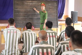 Giúp đỡ người được đặc xá tái hòa nhập cộng đồng