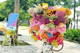 Rực rỡ xe hoa chở Thu về