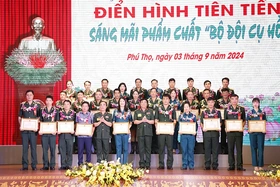 Giao lưu và tôn vinh điển hình tiên tiến trong thực hiện Phong trào Thi đua Quyết thắng
