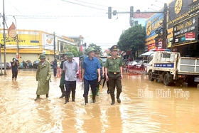 Bí thư Tỉnh uỷ và Chủ tịch UBND tỉnh chỉ đạo trực tiếp chống ngập lụt tại Cẩm Khê, Hạ Hoà