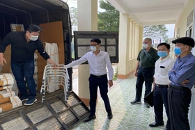 Tổ chức OKF (Úc) hỗ trợ gần 200 triệu đồng cho học sinh nghèo huyện Hạ Hoà