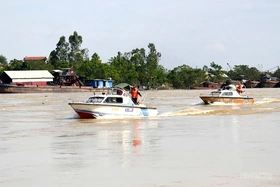 Ngày đêm tìm kiếm cứu hộ, cứu nạn sự cố sập cầu Phong Châu