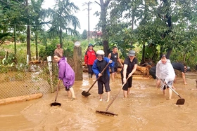 Chung tay hỗ trợ người dân bị ảnh hưởng bởi mưa lũ