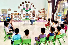 Trường học vùng lũ đón học sinh đi học trở lại