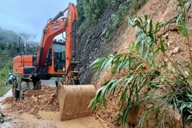 Tiếp tục khắc phục sạt lở đất tại xã Trung Sơn