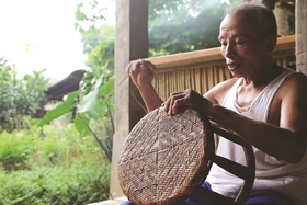 Chiếc ghế mây của cha