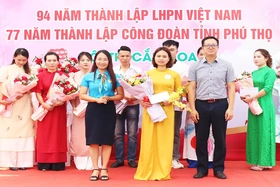 Hội thi cắm hoa chào mừng ngày Phụ nữ Việt Nam