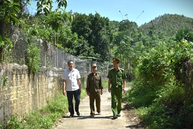 Người có uy tín gương mẫu trong đảm bảo an ninh trật tự