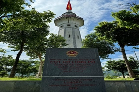 Thiêng liêng cột cờ Lũng Pô