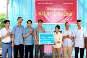 Những căn nhà thắm tình đồng chí