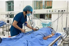 Người đàn ông ở Cẩm Khê phải cấp cứu vì uống nhầm thuốc diệt kiến