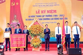 Chủ tịch UBND tỉnh dự kỷ niệm 40 năm thành lập Trường THPT Hiền Đa