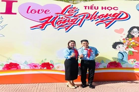 Phú Thọ có 2 giáo viên được trao phụ trách Đội tiêu biểu toàn quốc