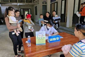 Chia sẻ gánh nặng tài chính với đồng bào dân tộc thiểu số khi ốm đau